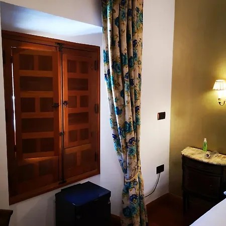 Boutique La Llave De La Judería 3*